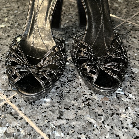 Kate Spade black leather peep toe heeled sandals - Picture 2 of 7